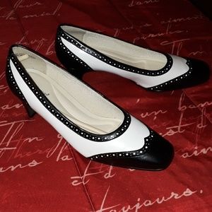 Black and white pump